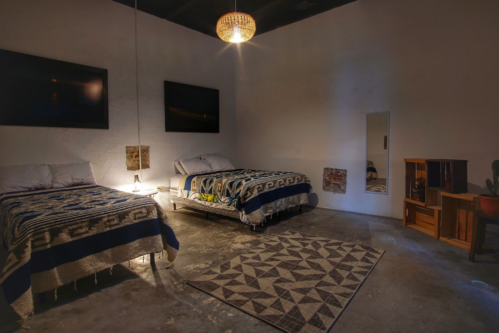 Triple Room, Multiple Beds, Non Smoking photo 1