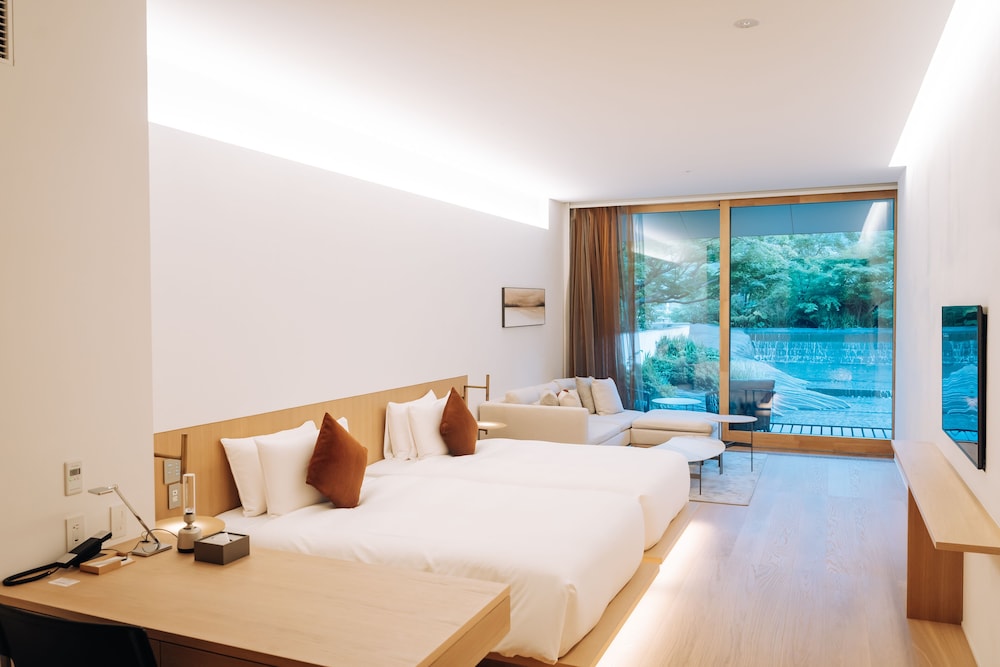 Premier Twin Room, Balcony, Garden View