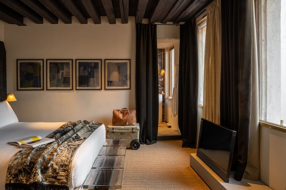 Available room