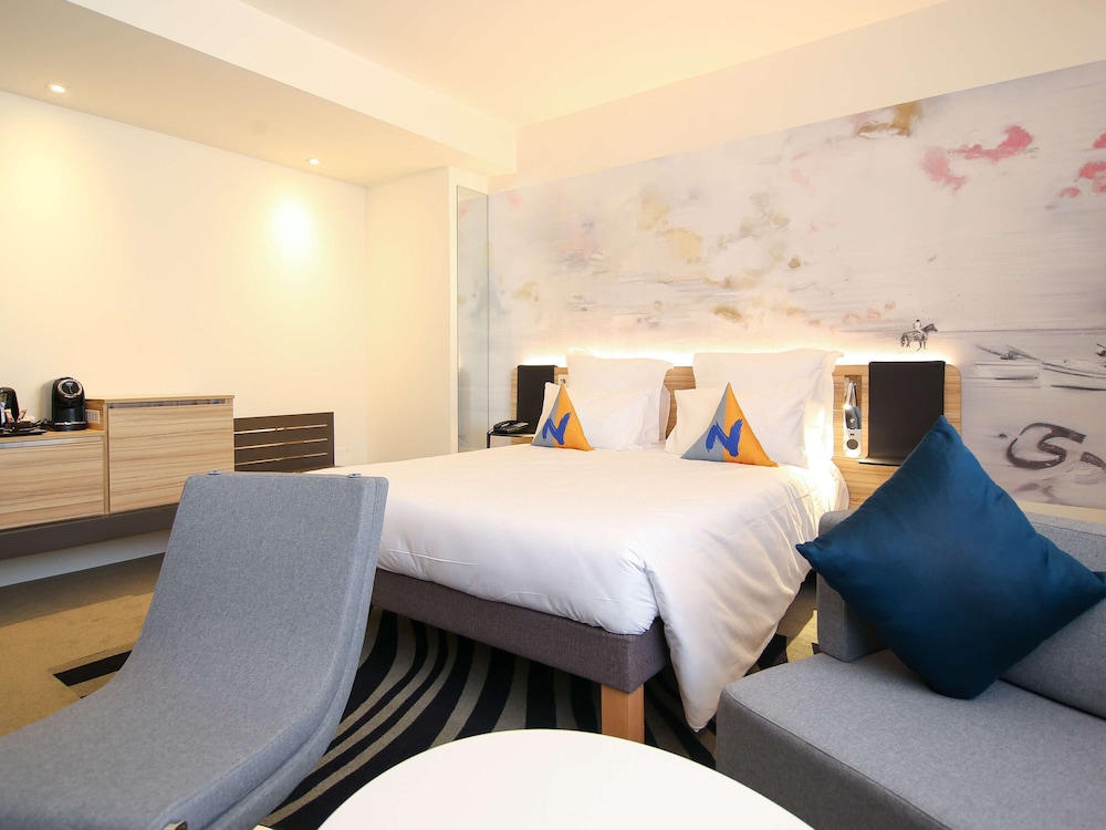 Executive Room, 1 King Bed - Photo 2