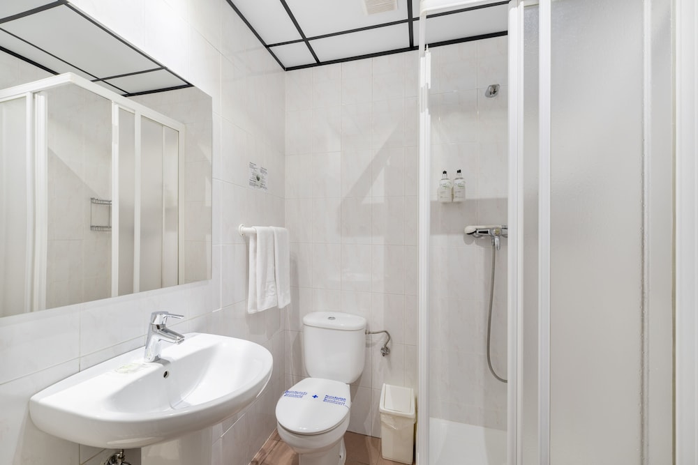 Standard Room - Photo 25