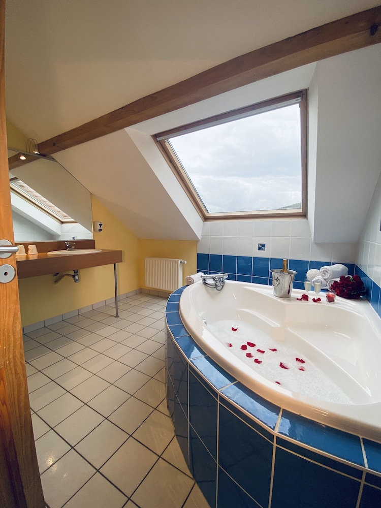 Triple Room, Bathtub, Lake View photo 3