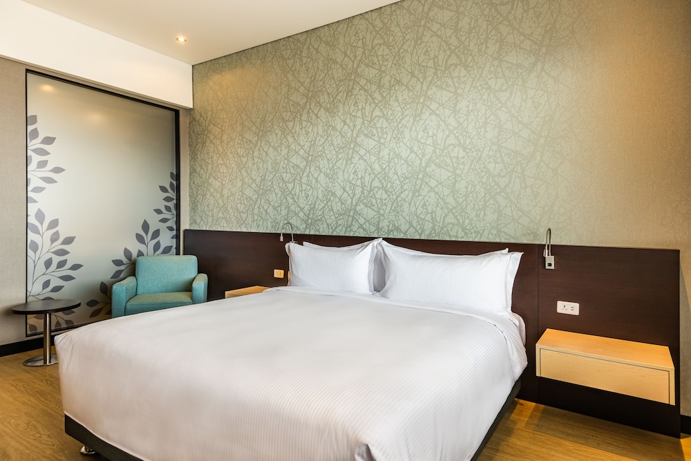 Executive Room, 1 King Bed - Photo 5