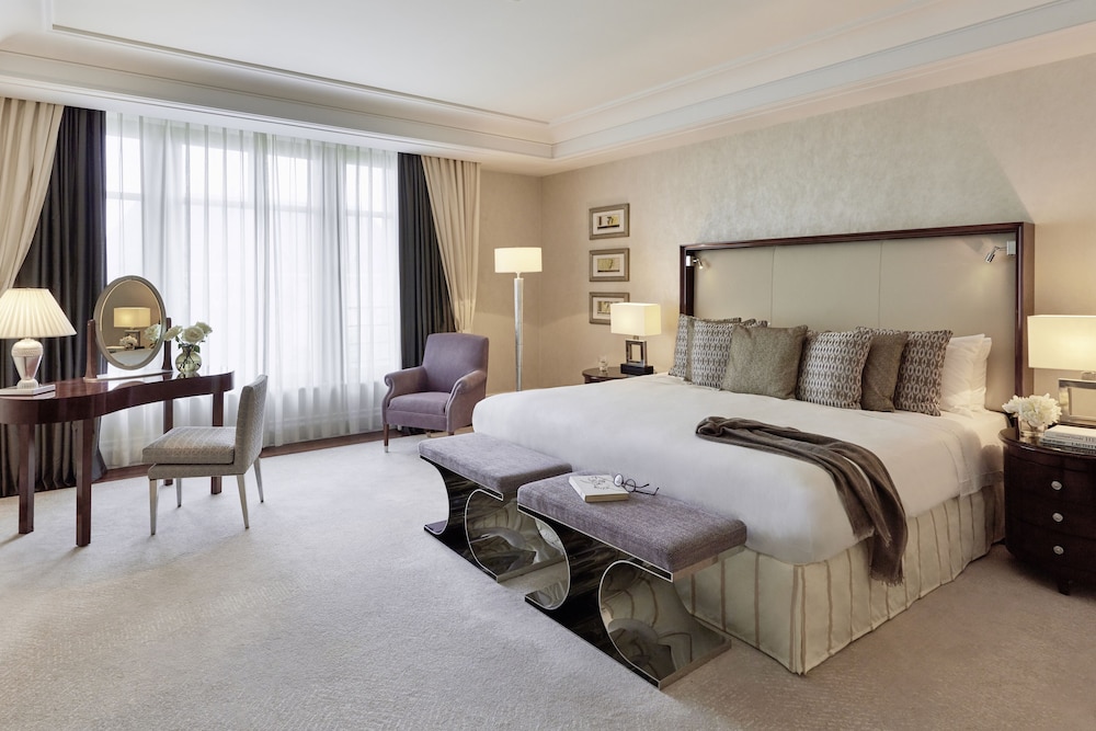 Executive Suite - Photo 1