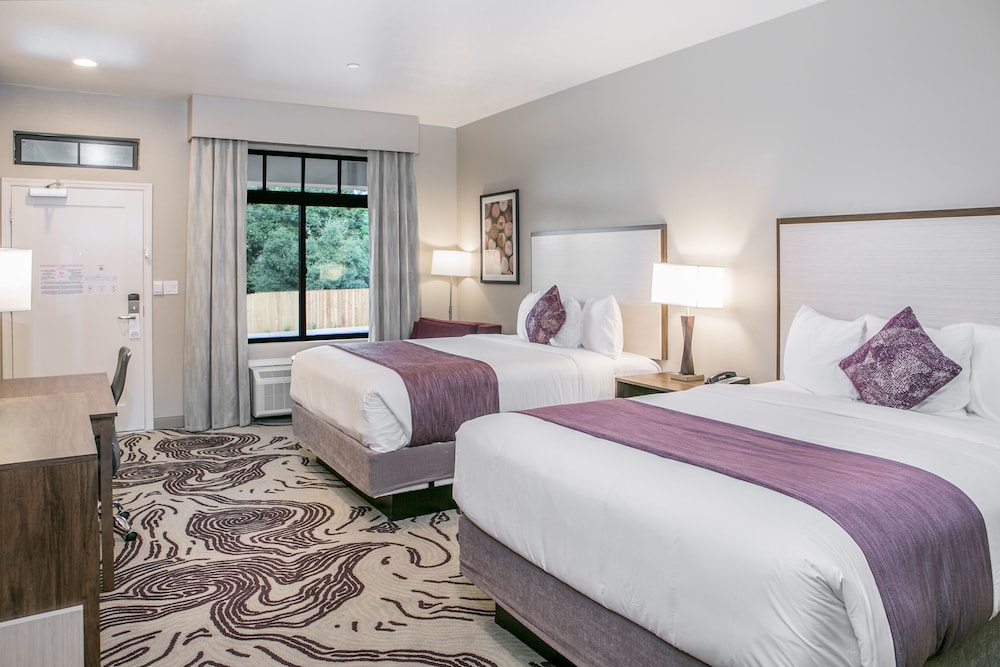 Room, 2 Queen Beds, Non Smoking - Photo 13