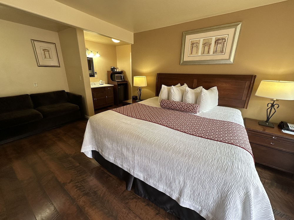 Suite, 2 Bedrooms (2 King Beds)