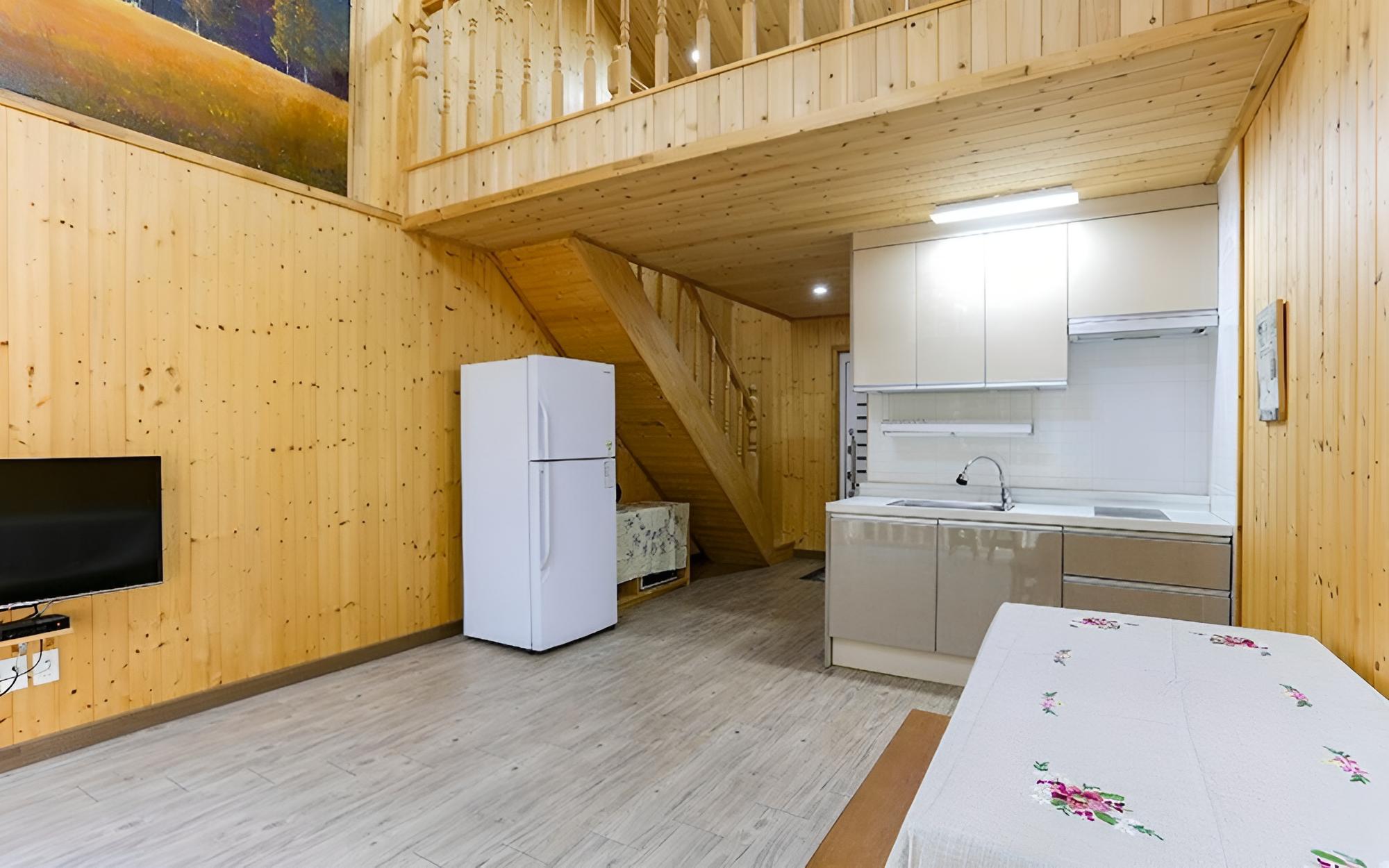 Room (Meadow House (Duplex)) photo 2