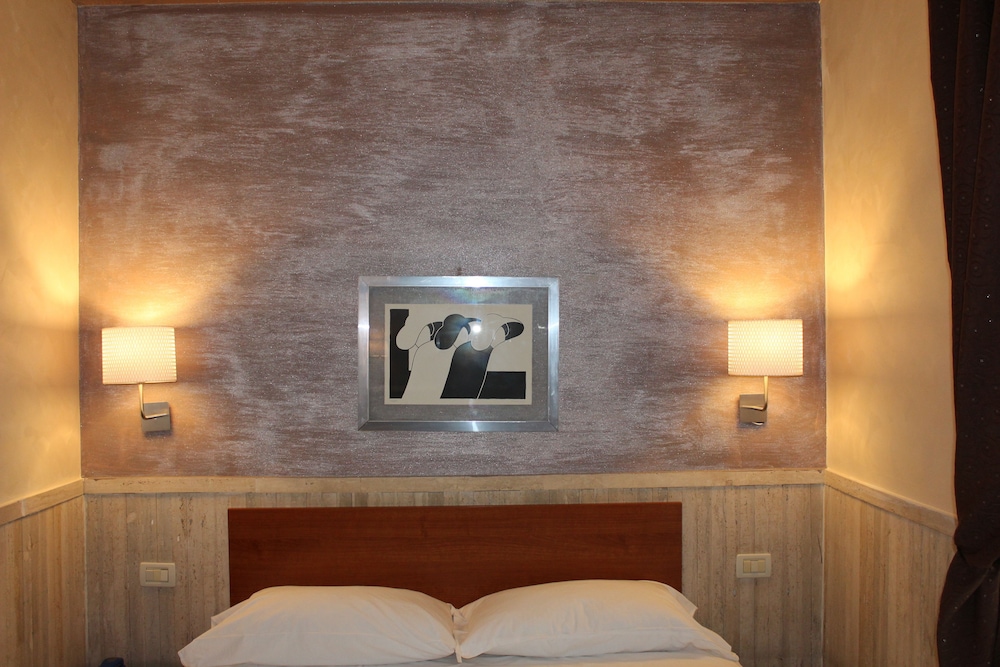 Deluxe Double Room Single Use photo 2