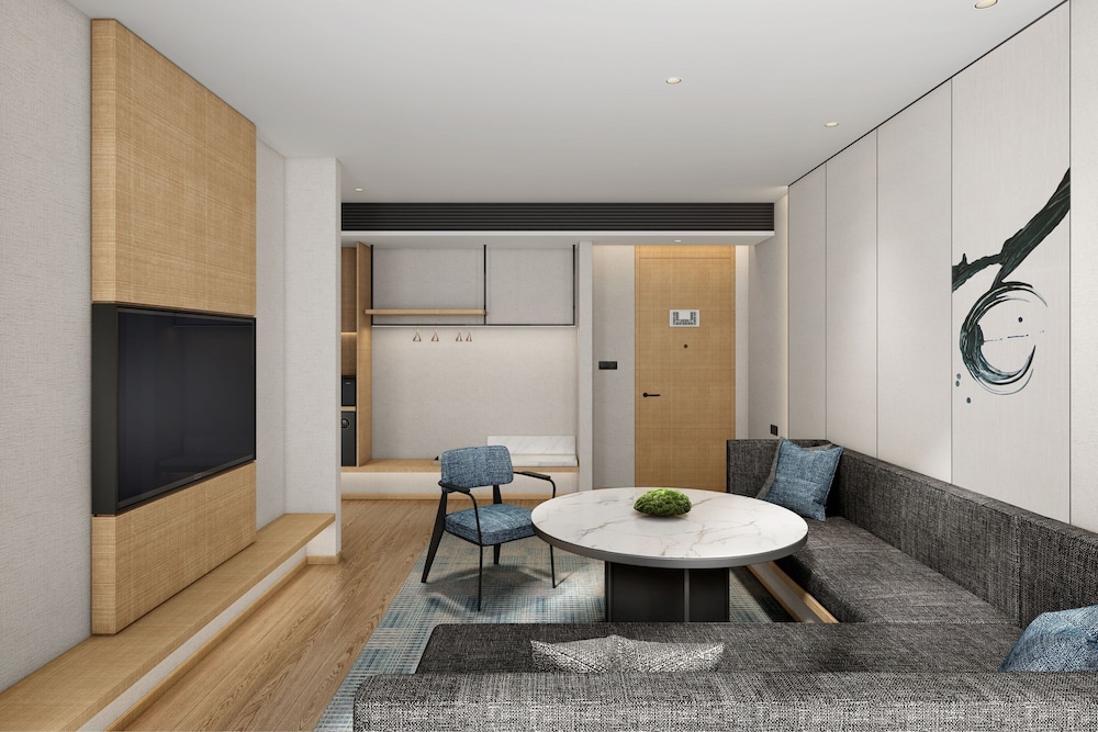 Executive Suite, 1 King Bed, City View photo 2