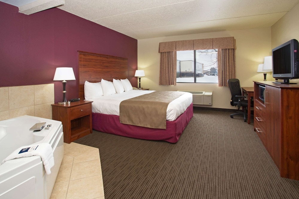Suite, 1 King Bed with Sofa bed, Non Smoking, Fireplace (2 Room, Hot Tub) - Photo 2