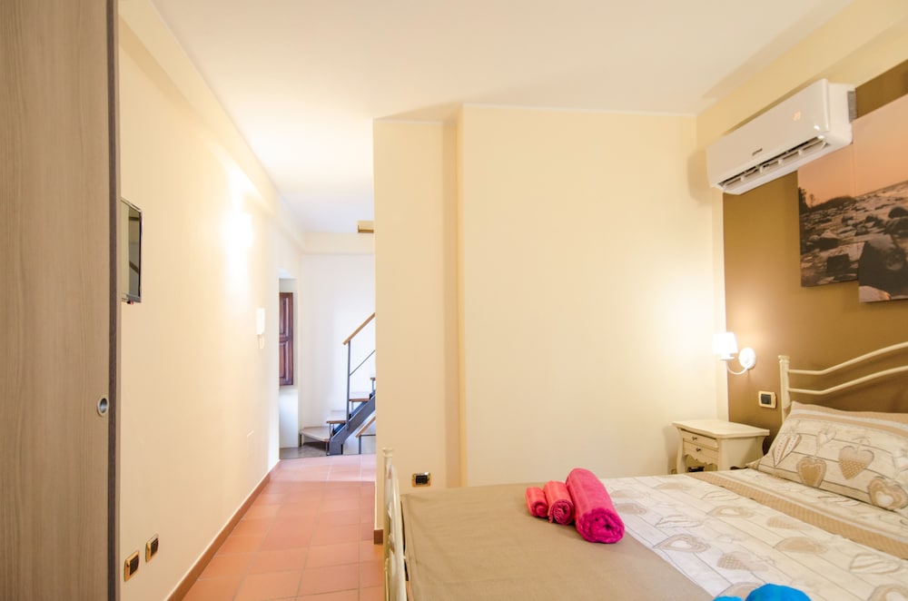 Classic Apartment, 2 Bedrooms photo 3