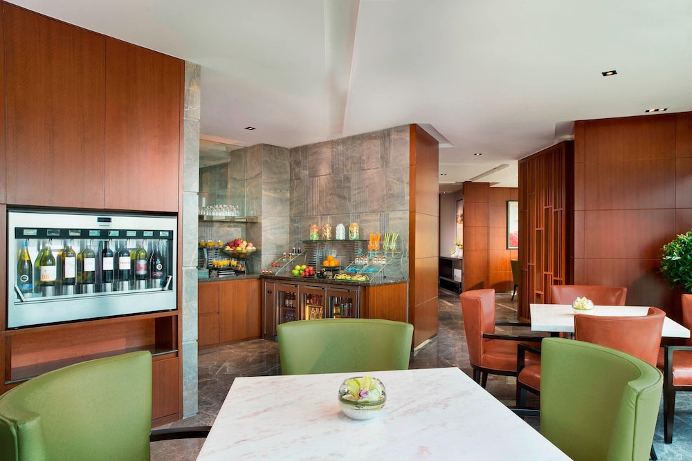 Club Room, 2 Twin Beds, City View - Photo 7