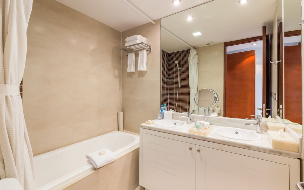 Suite, 2 Bedrooms, Garden View photo 3