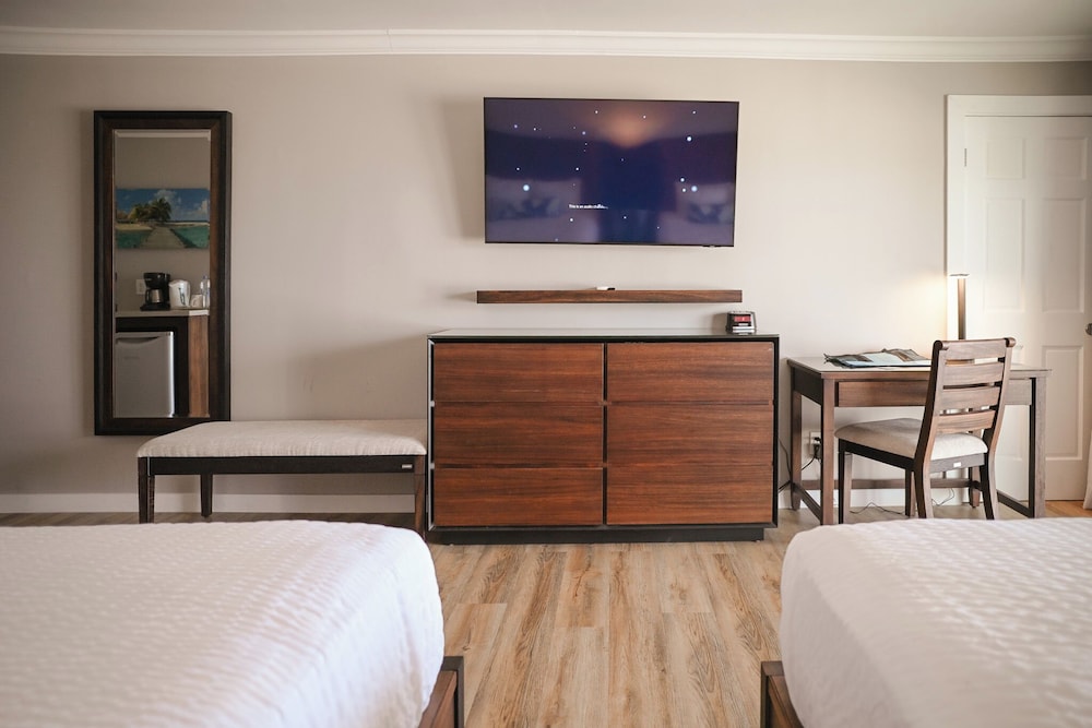 Room, 2 Queen Beds, Beachfront photo 3