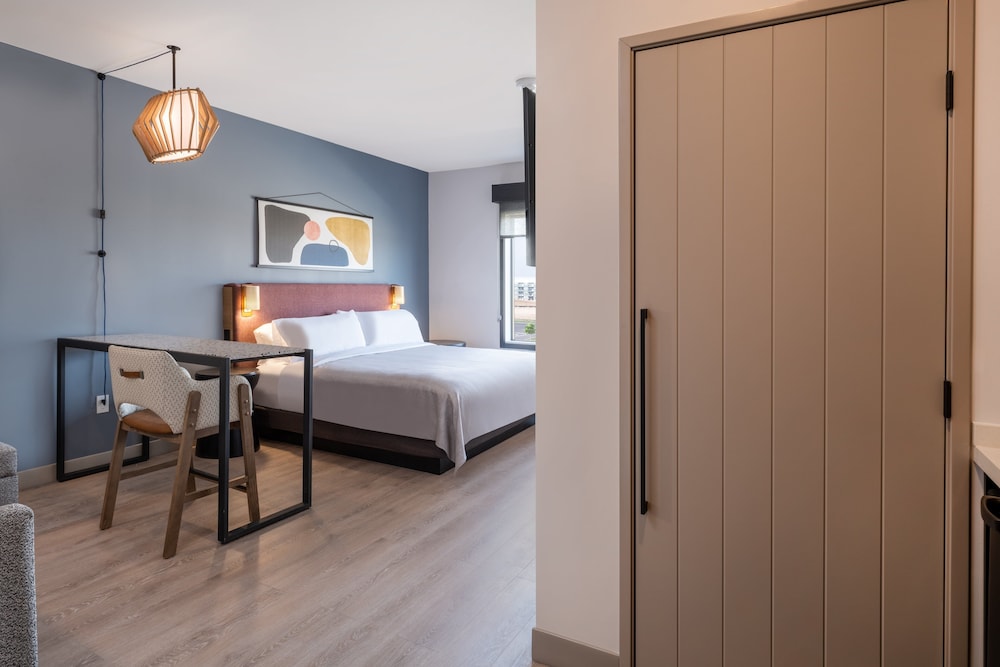 Studio Suite, 1 King Bed, Mountain View - Photo 1