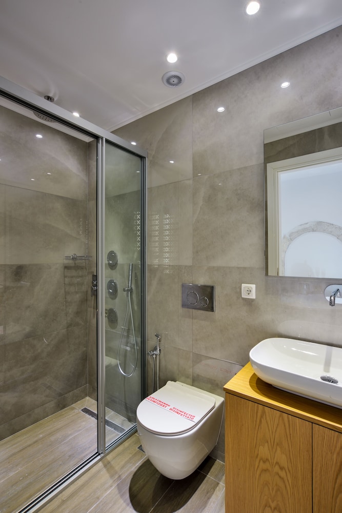 Deluxe Apartment with Hot Tub - Photo 6
