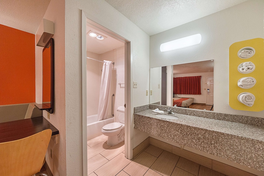 Standard Room, 2 Queen Beds, Smoking, Refrigerator & Microwave - Photo 6