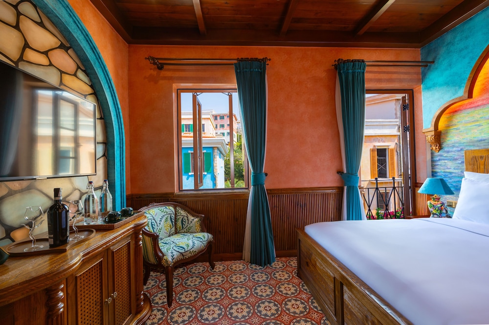 Lumen Amoris, City View, 1 King Bed with Balcony - Photo 7