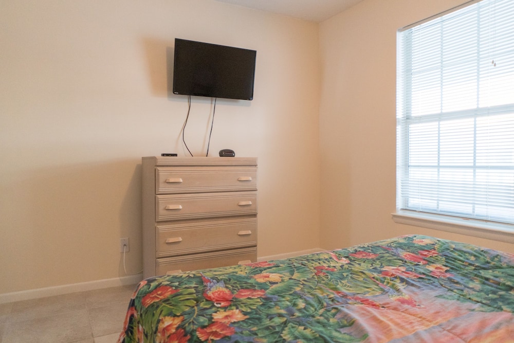 Classic Condo, 2 Bedrooms
