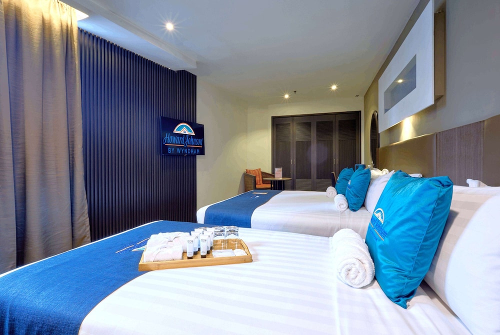 Deluxe Room, 1 King Bed with 1 Single Bed, Non Smoking photo 3