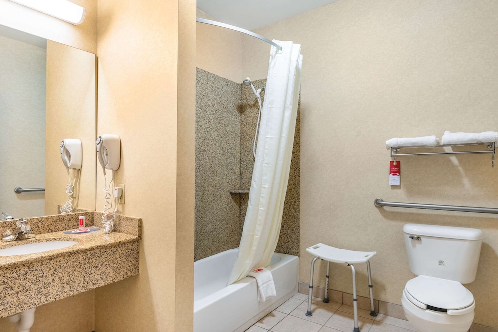 Room, 2 Queen Beds, Accessible, Non Smoking - Photo 1