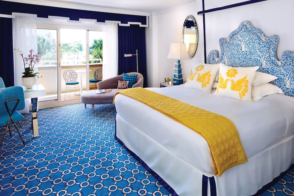 Club Room, 1 King Bed, Oceanfront - Photo 3