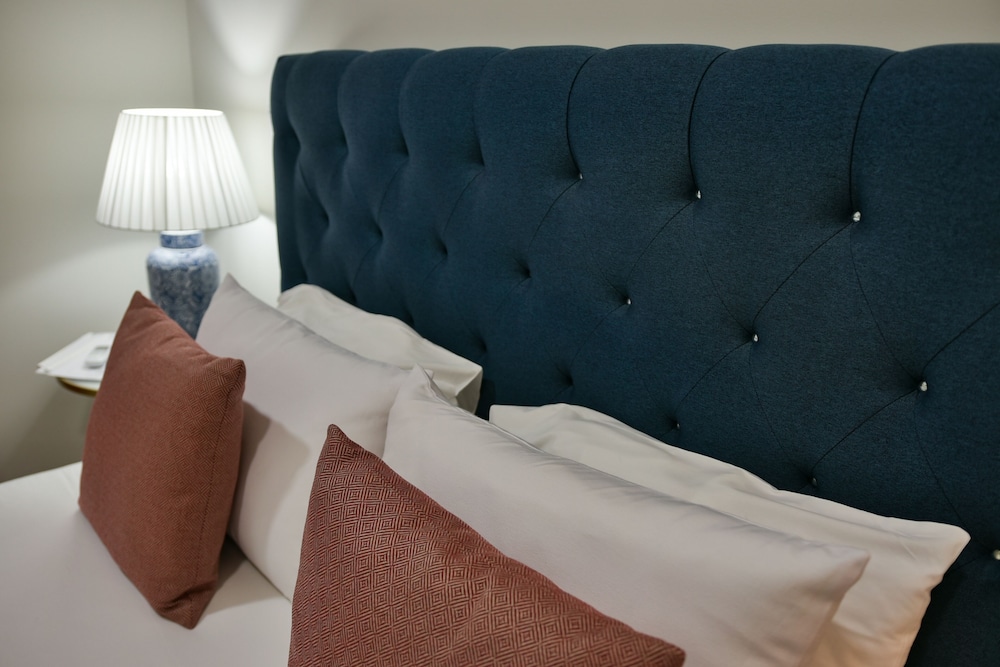 Double Room, 1 Queen Bed (Neutral) photo 1