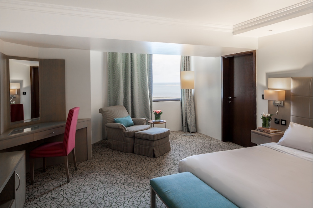 Executive Suite, 1 King Bed, Ocean View (Diplomatic Suites) photo 3