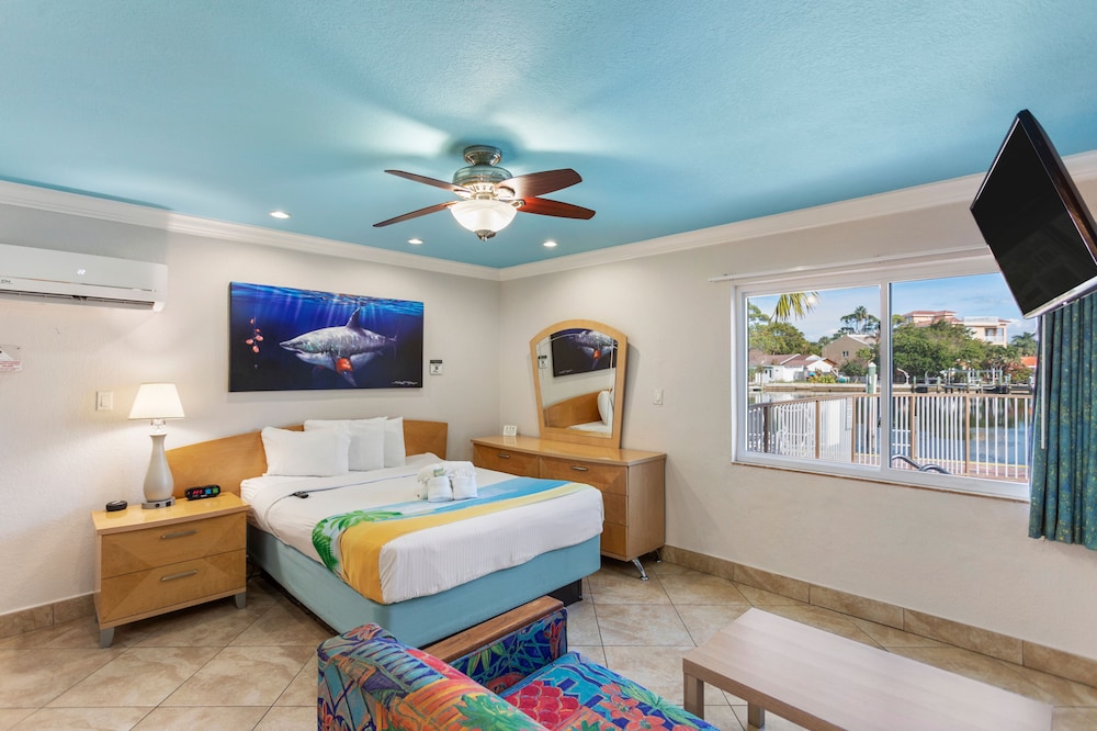 Deluxe Efficiency Suite: 1 Queen Bed and 1 Sleeper Sofa