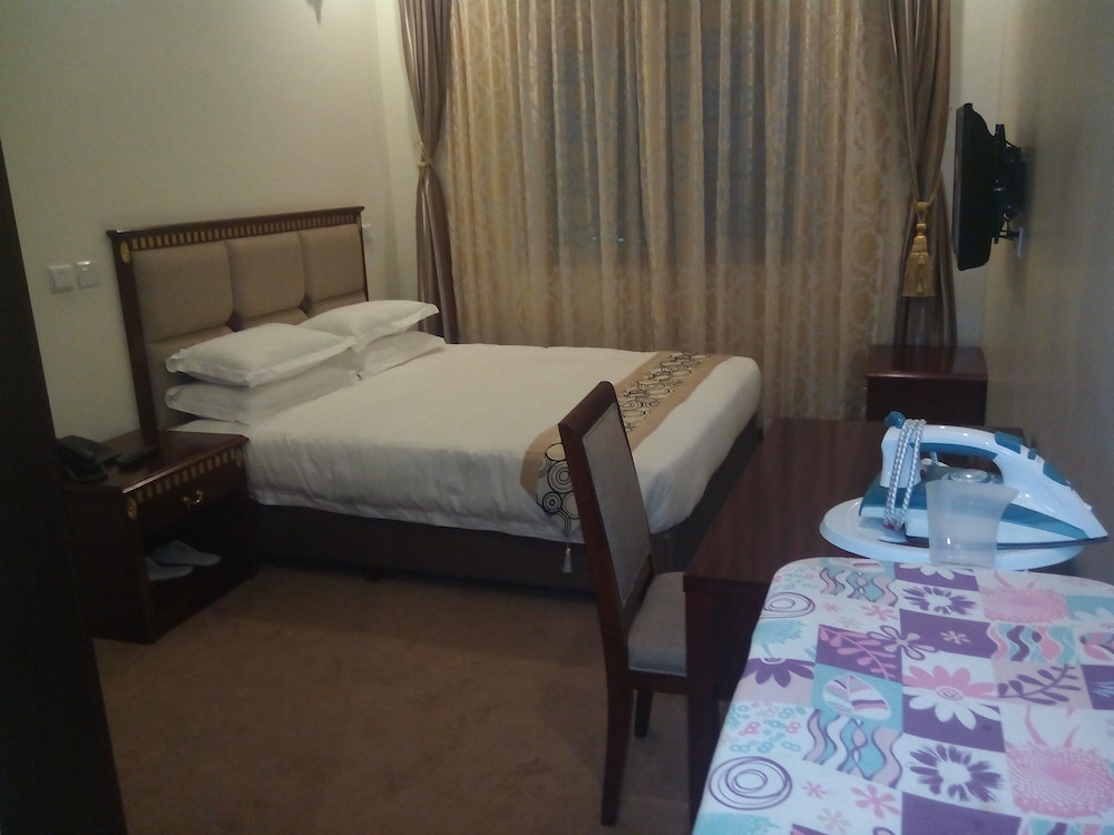 Executive Suite, 2 Bedrooms, Accessible, City View photo 2