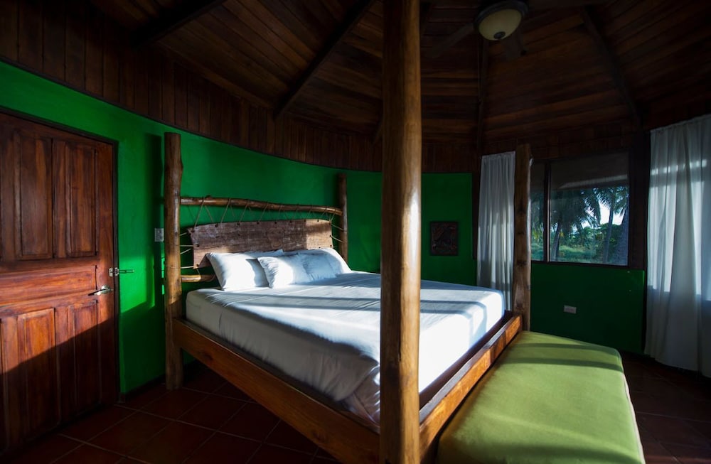 Classic Cabin, 1 King Bed, Garden View photo 1