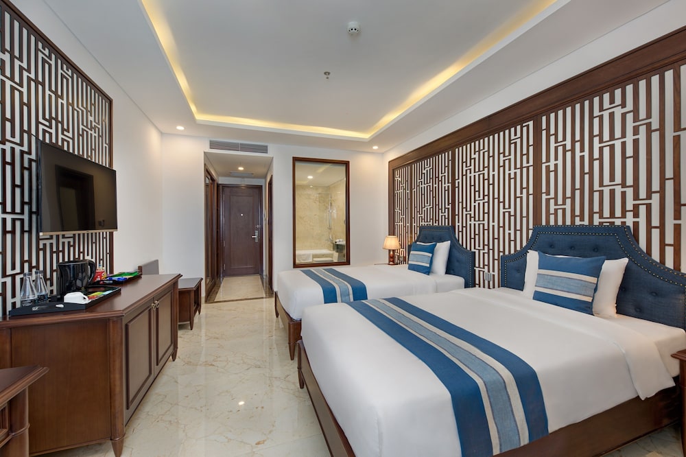 Deluxe Twin Room, Bathtub, Ocean View photo 3