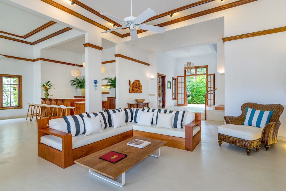 Luxury Villa, 4 Bedrooms photo 3