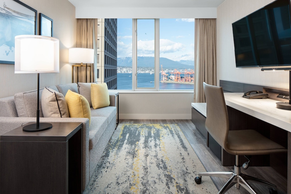 Suite, 1 King Bed with Sofa bed, Harbor View