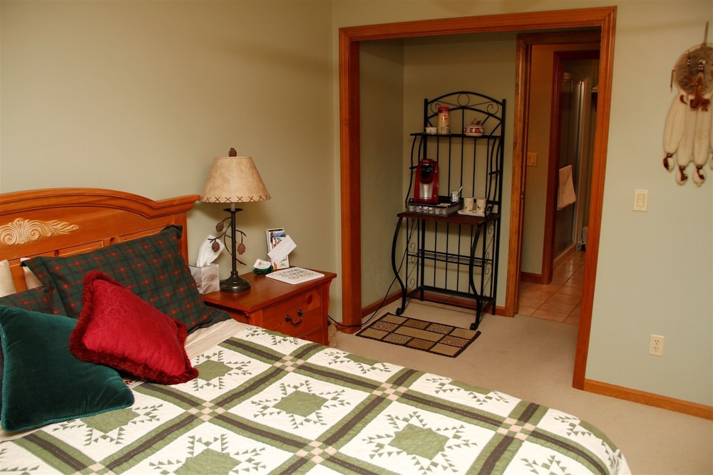 The Native American Room, 1 Queen Bed and Sofabed photo 1