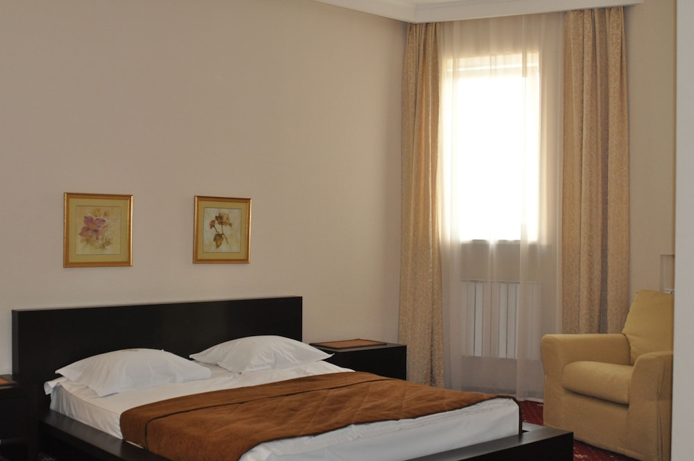 Family Room, Multiple Beds photo 3