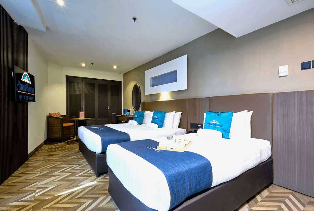 Deluxe Room, 1 King Bed with 1 Single Bed, Non Smoking photo 2