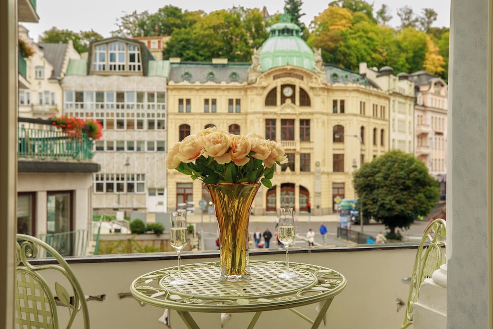 Deluxe Triple Room, Balcony, City View photo 3