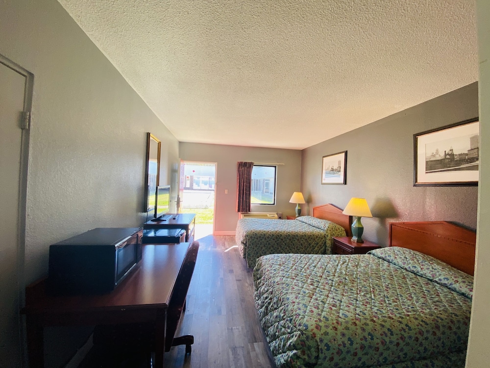 Room, 2 Double Beds, Smoking photo 3