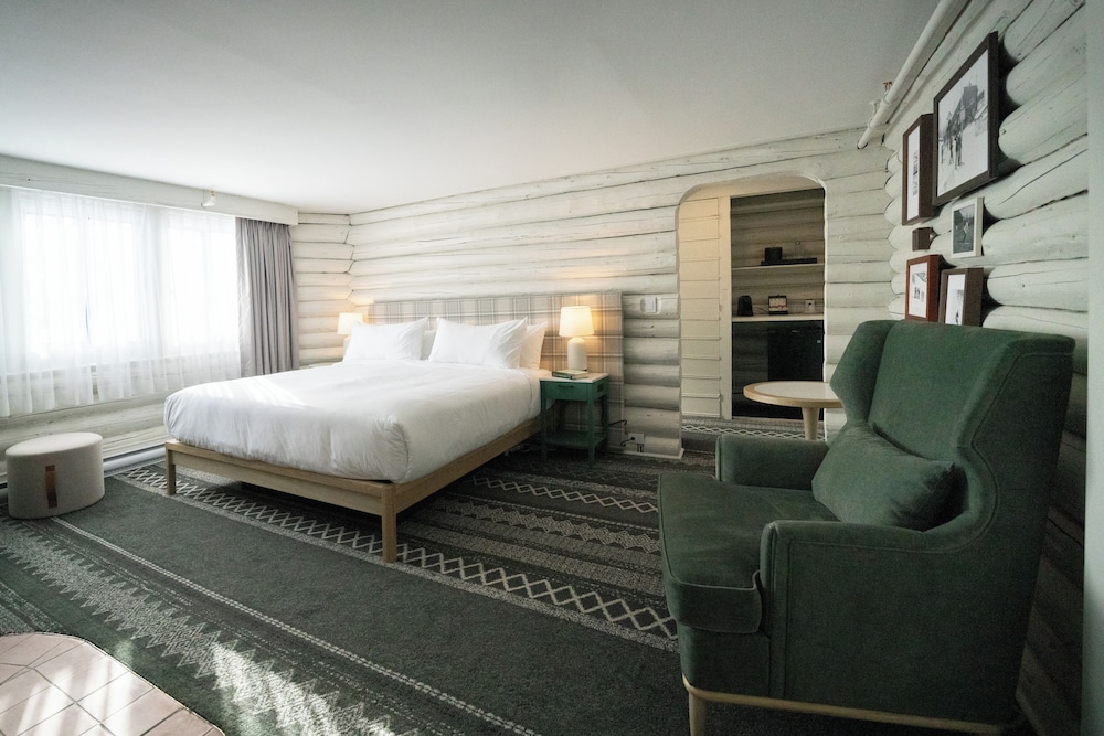 Room, 1 Queen Bed, Fireplace (View) - Photo 4