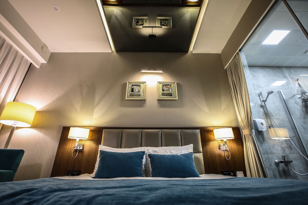 Standard Room, 1 King Bed, Smoking