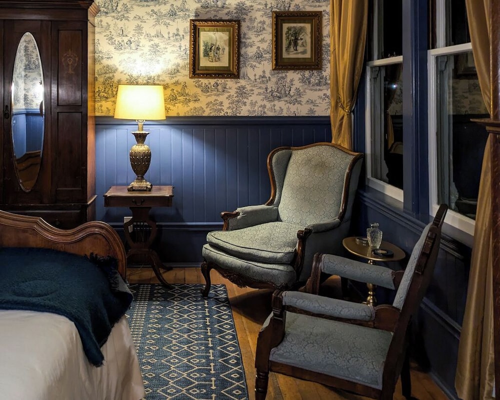 Classic Room, 1 Queen Bed, Garden View (Not Pet Friendly) photo 2