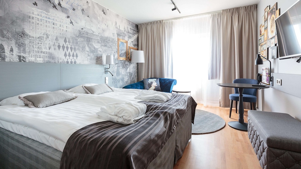 Superior Room, 1 King Bed with Sofa bed, Bathtub