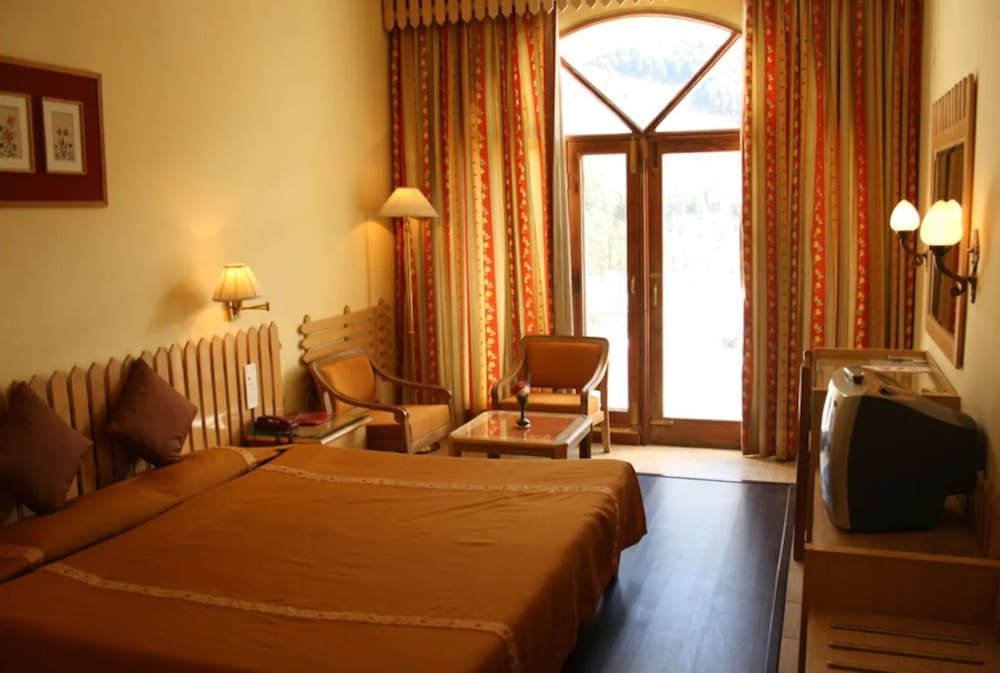 Regency Room - Photo 2
