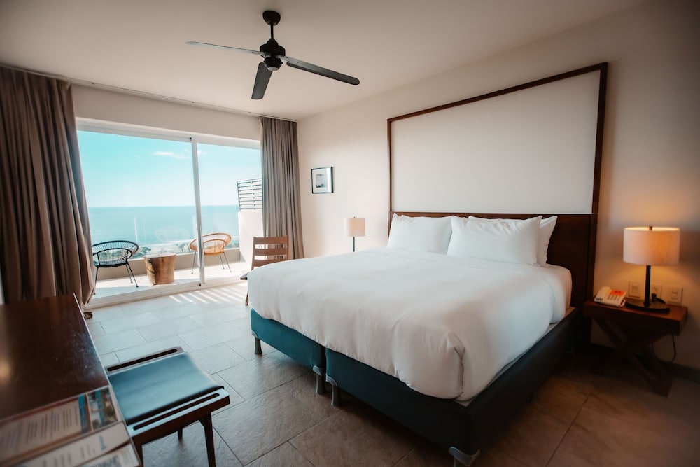 Premium Room, 1 King Bed, Ocean View (Concept)