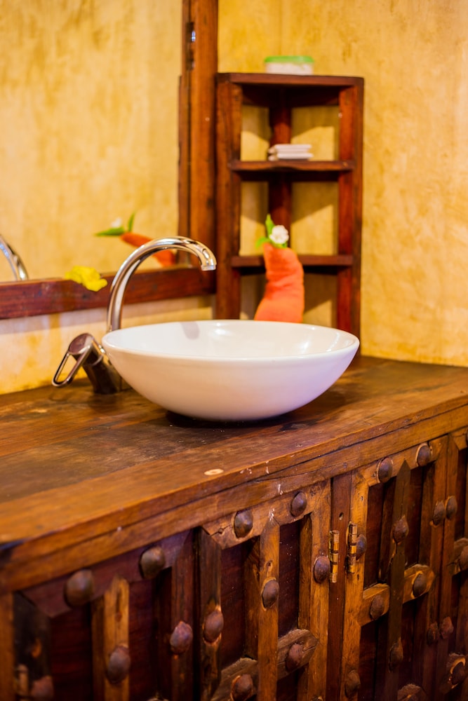 Bustani Suite