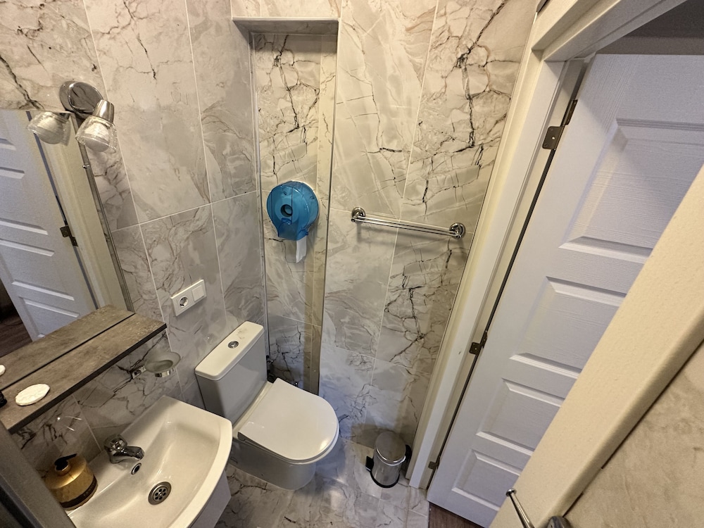 Standard Single Room, Private Bathroom photo 3
