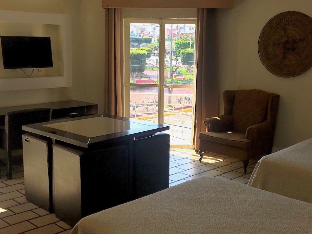 Standard Triple Room, Multiple Beds photo 3