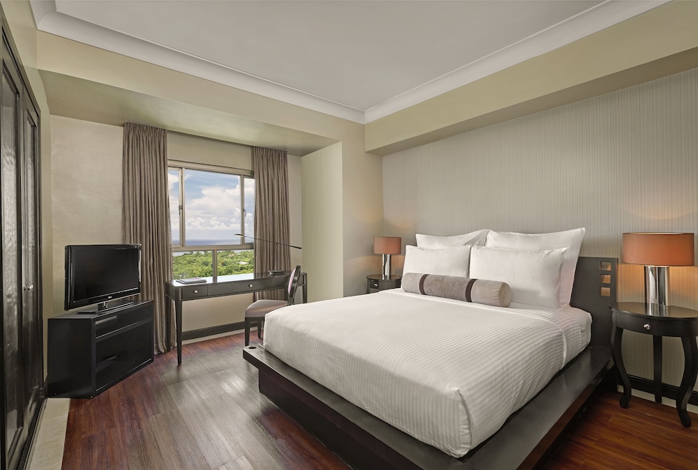 Suite, 1 King Bed, Sea View - Photo 1