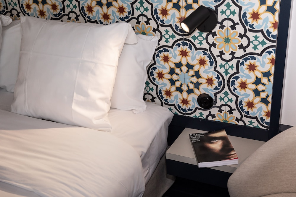 Signature Double Room, 1 Queen Bed photo 2